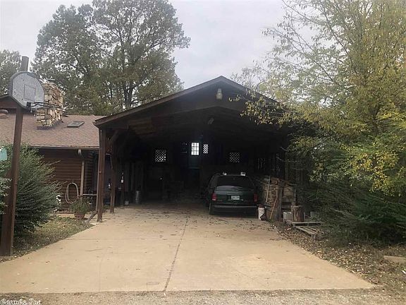 3rd image of 223 Whispering Oaks Trl
