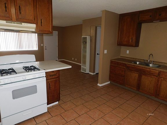 4th image of 640 Commercial Ave