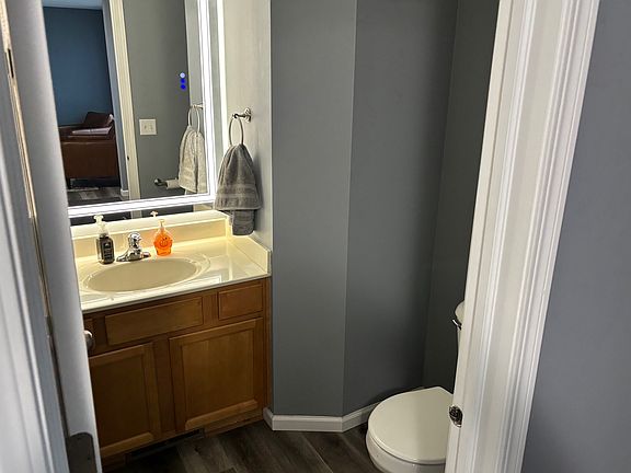 5th image of 527 Driftwood Ln