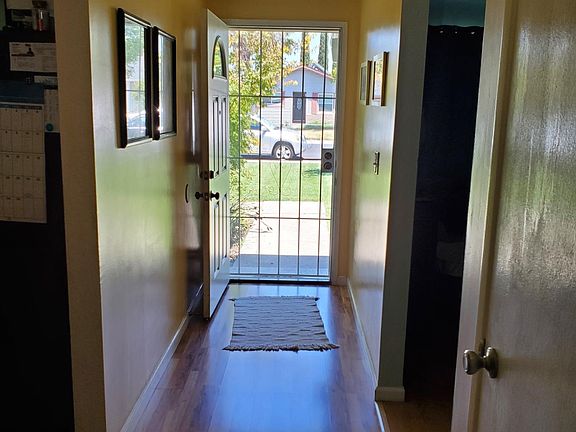 4th image of 3055 Coventry Dr