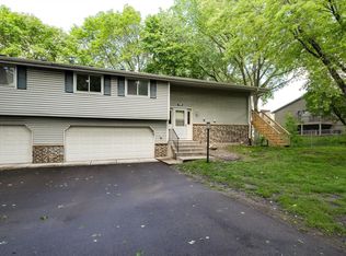 1255 Timbershore Ln, Eagan, MN 55123