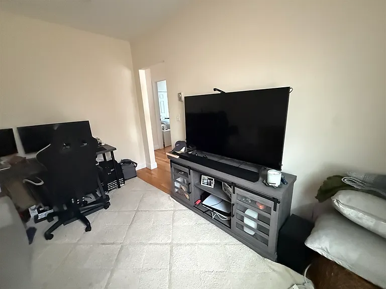220 Middlesex Ave #3 — Photo 4