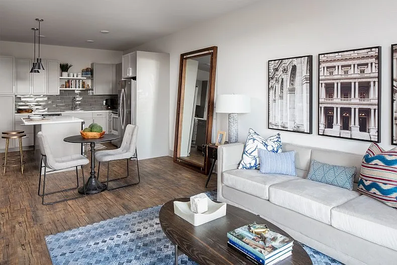 1 bed, 714 sqft, $2,470 — Photo 3