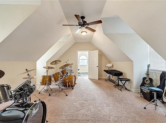 5th image of 223 Lovegrass Ln