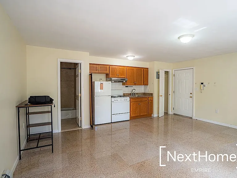24-12 27th St #3F — Photo 3