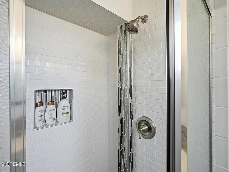46 Broadway Ave #46 — Photo 17