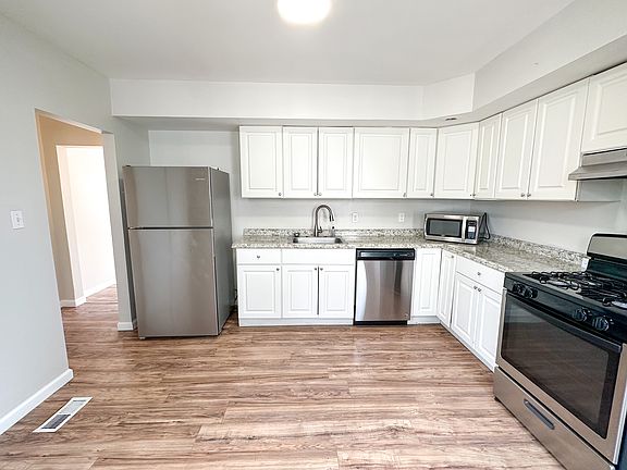5th image of 19 Lane Ave Floor 1
