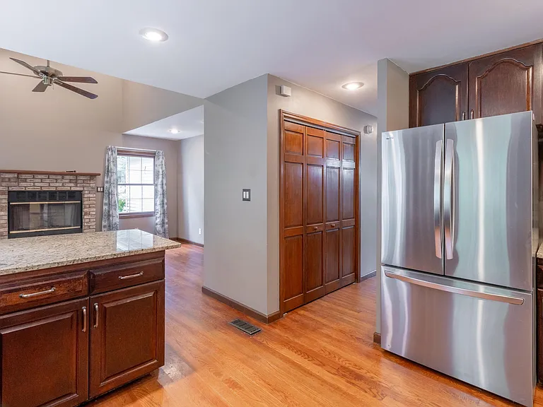902 S Rainier Ct — Photo 11