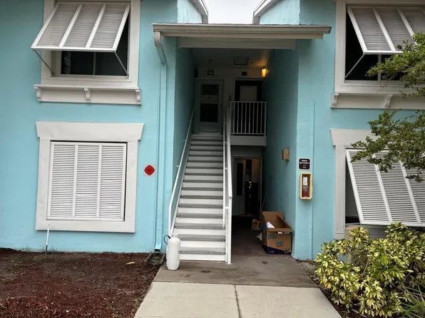 3697 42nd Way S Unit D, Saint Petersburg, FL 33711