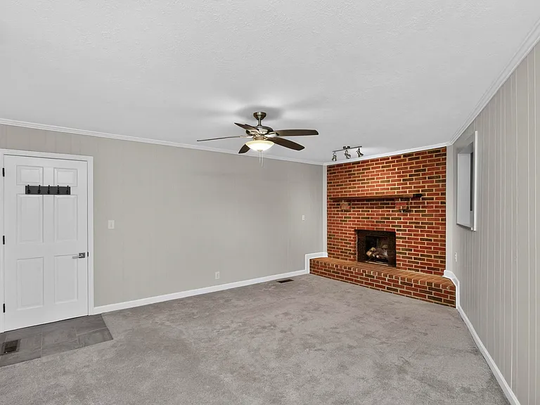 409 Woodberry Dr — Photo 23