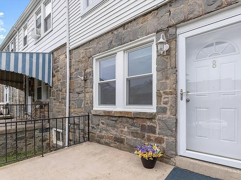 8 Enjay Ave — Photo 3