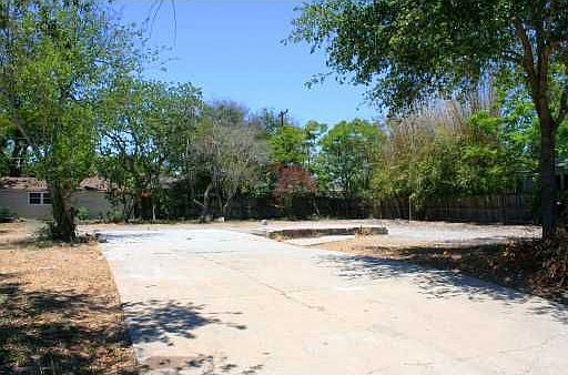 1st image of 121 Carmel Dr