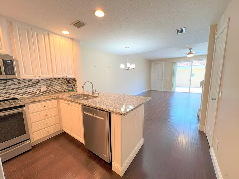 3368 Greenway Dr — Photo 7