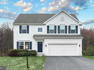 101 Louvain Dr, Hanover, PA 17331