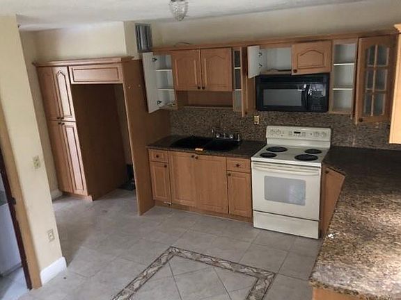 4th image of 1410 La Baron Dr