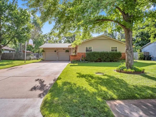 502 West St, Halstead, KS 67056