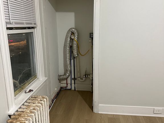 3rd image of 1042-1044 Main St #2