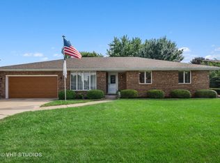 108 N Menominee Dr, Minooka, IL 60447