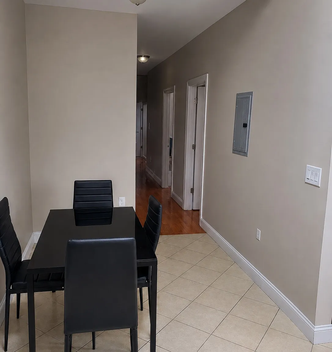 4 bed, 1350 sqft, $3,999 — Photo 3