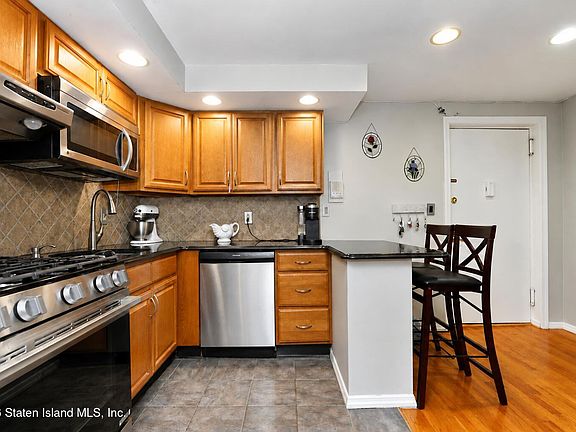 4th image of 20 Cliff St APT 2J