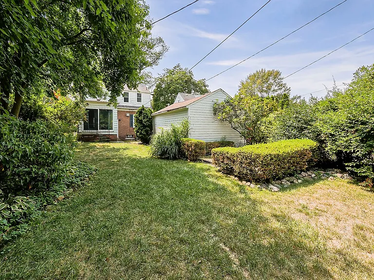 21530 Olmstead St — Photo 32