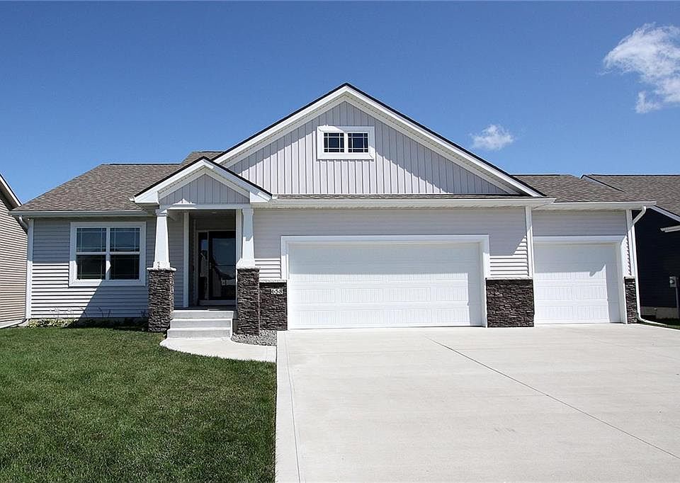 1st image of 658 NW Autumn Crest Dr
