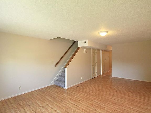 2nd image of 1618 Baltimore Dr APT A