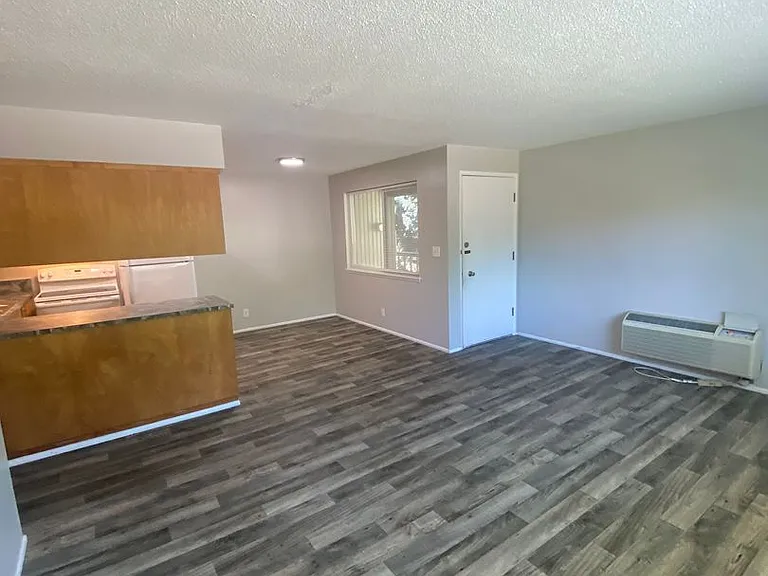 401 S Holly St — Photo 40