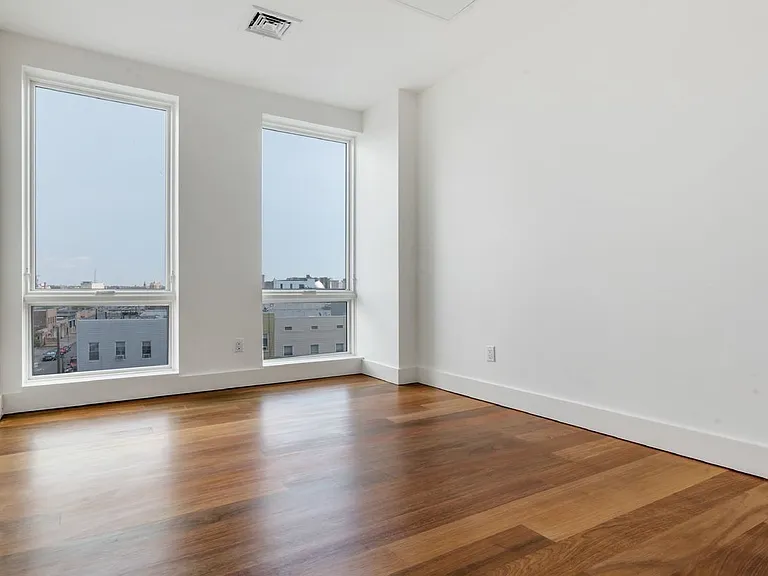 217 Green St #5C — Photo 3