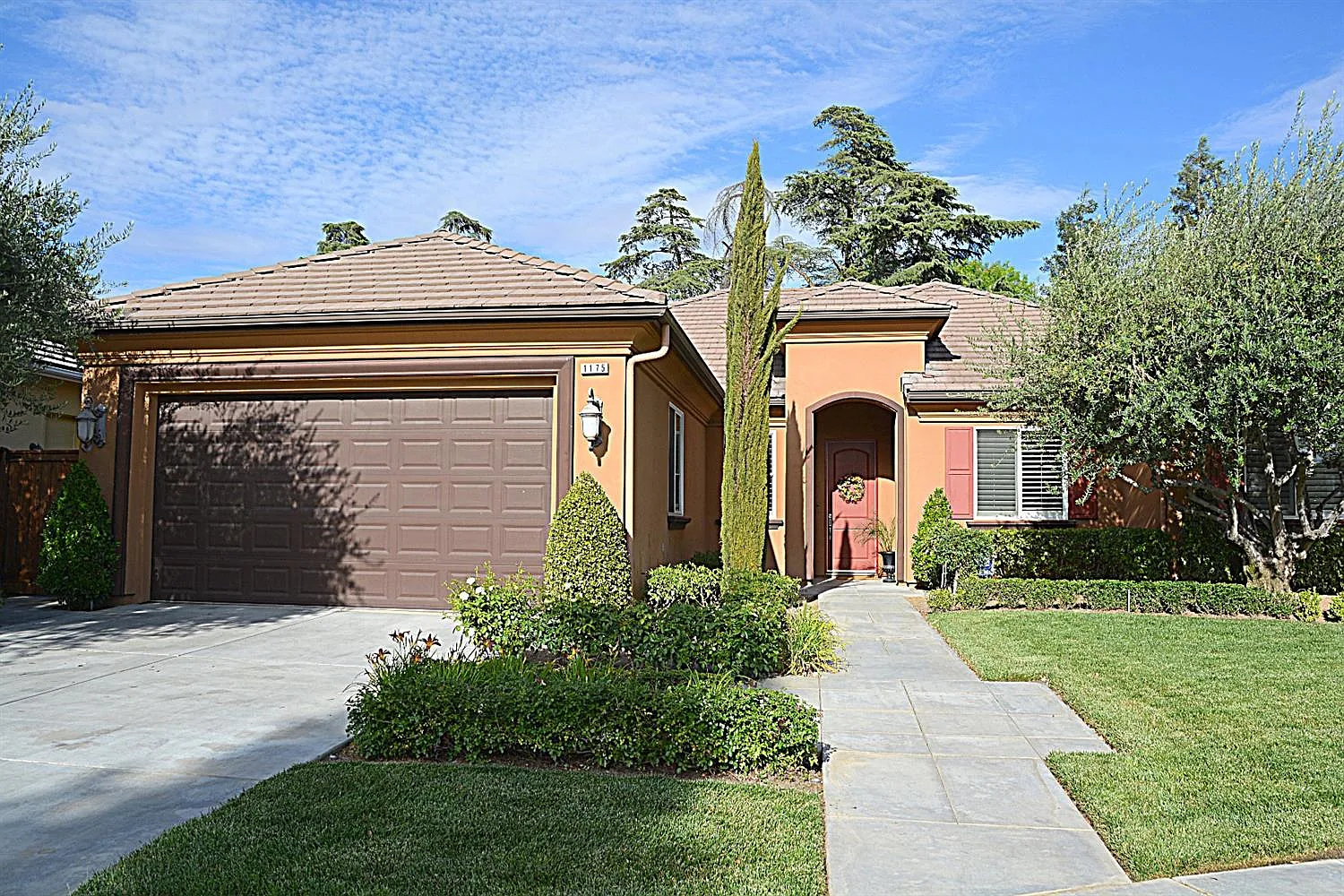 1175 N Jasmine Ave photo 1