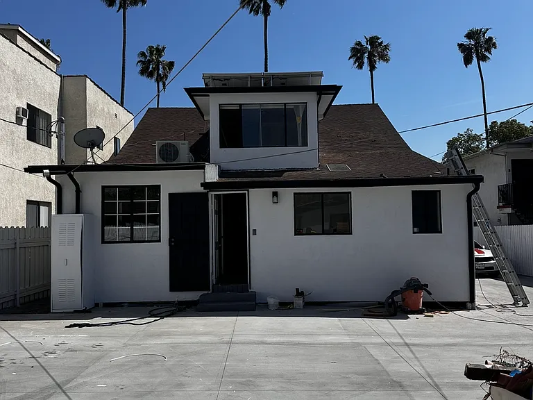 349 W Lomita Ave — Photo 3