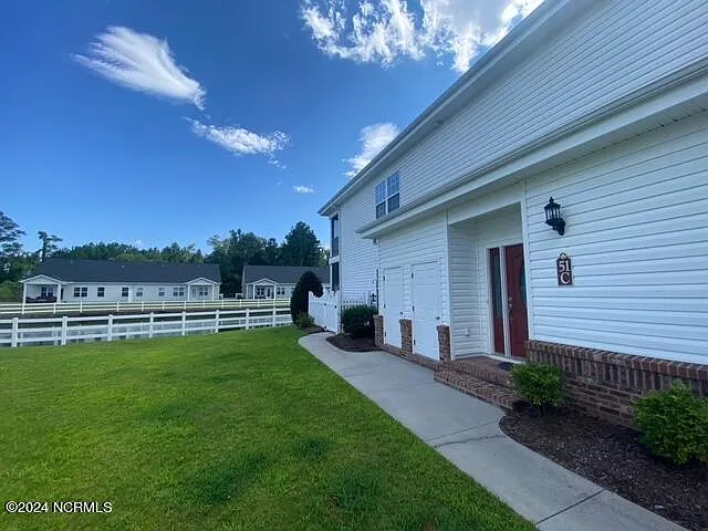 3 bed, 2.0 bath, 1402 sqft, $1,650 — Photo 2