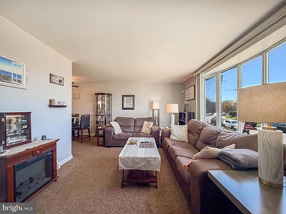 5th image of 8585 Benton Ave