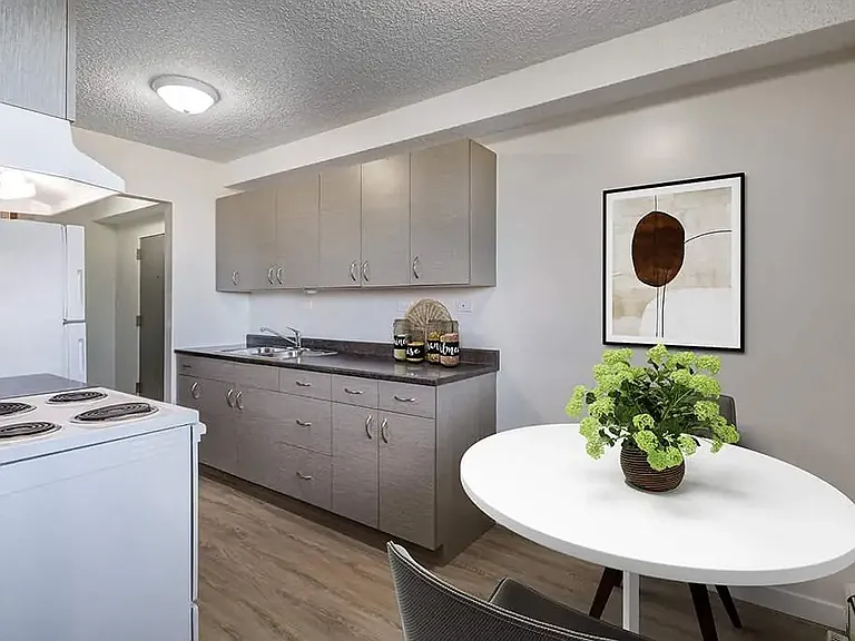 560 Robert St E #105 — Photo 2