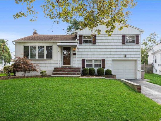 1057 Gold St Seaford Ny 11783 Zillow