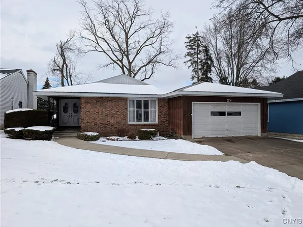 110 Bellshire Ln, Syracuse, NY 13208