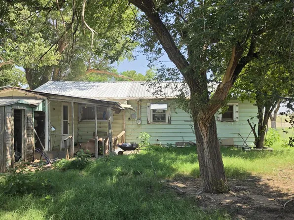 404 E 3rd St, Idalou, TX 79329