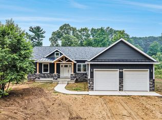 305 Mill Pond Rd, Whitehall, MI 49461