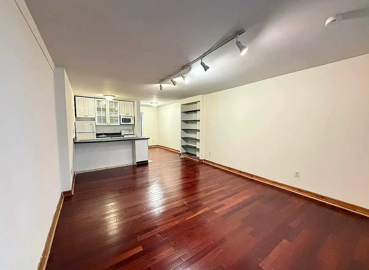 146 East 35th Street — Photo 3