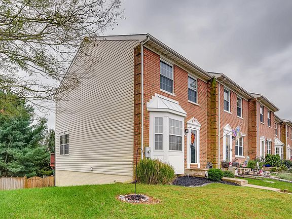 3rd image of 513 Doefield Ct