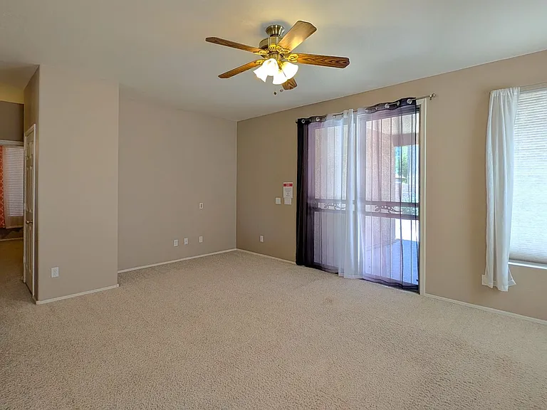 4236 E Oxford Ln — Photo 6