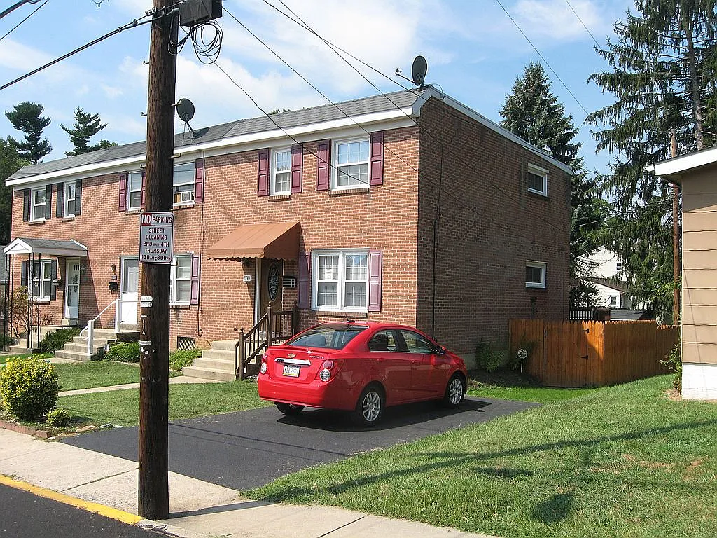 1149 Saint Joseph St photo 1