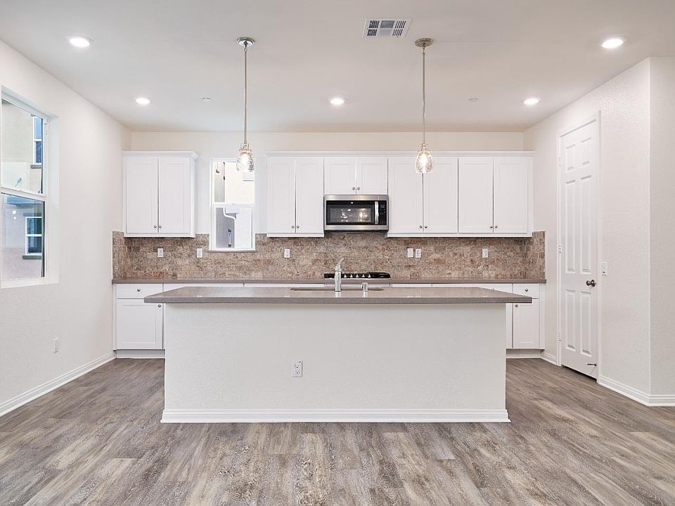 1st image of 729 Daniel Freeman Cir