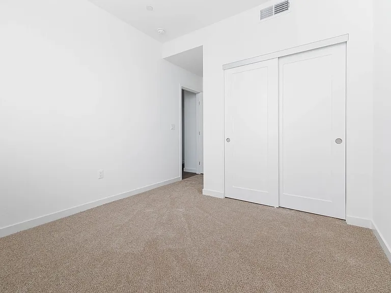 Raintree Court — Photo 4