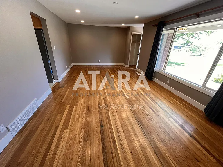 8696 S 1645 E — Photo 7