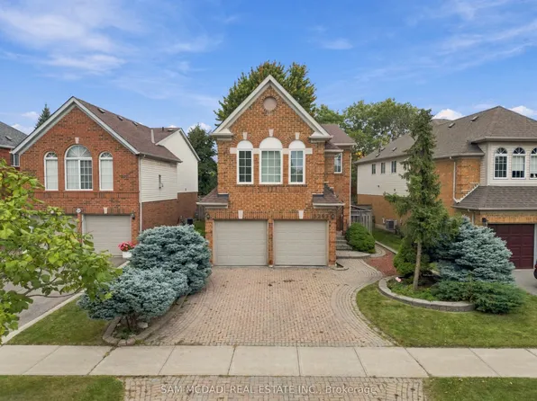 5263 Russell View Rd, Mississauga, ON L5M 5W1