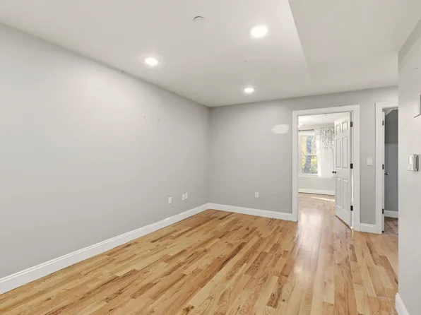 381 Communipaw Avenue image 10 of 23