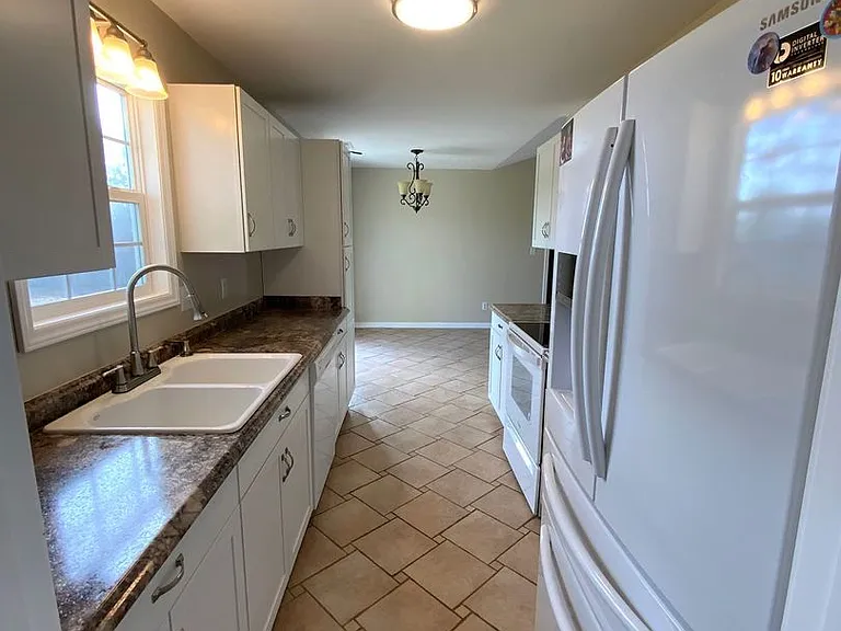 205 Zachary Ln — Photo 5