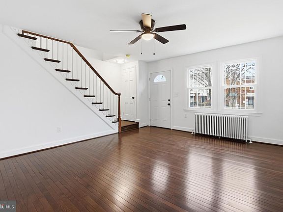 4th image of 824 20th St NE