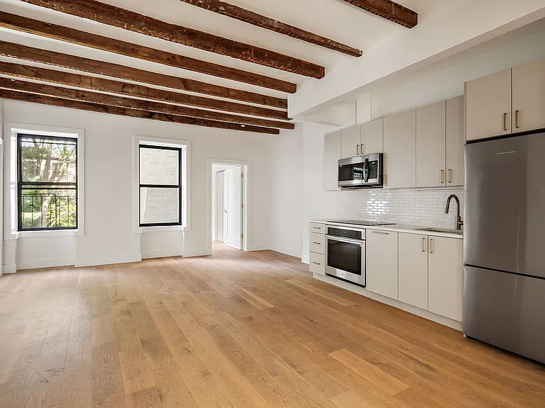 324 Clermont Ave #4 — Photo 3